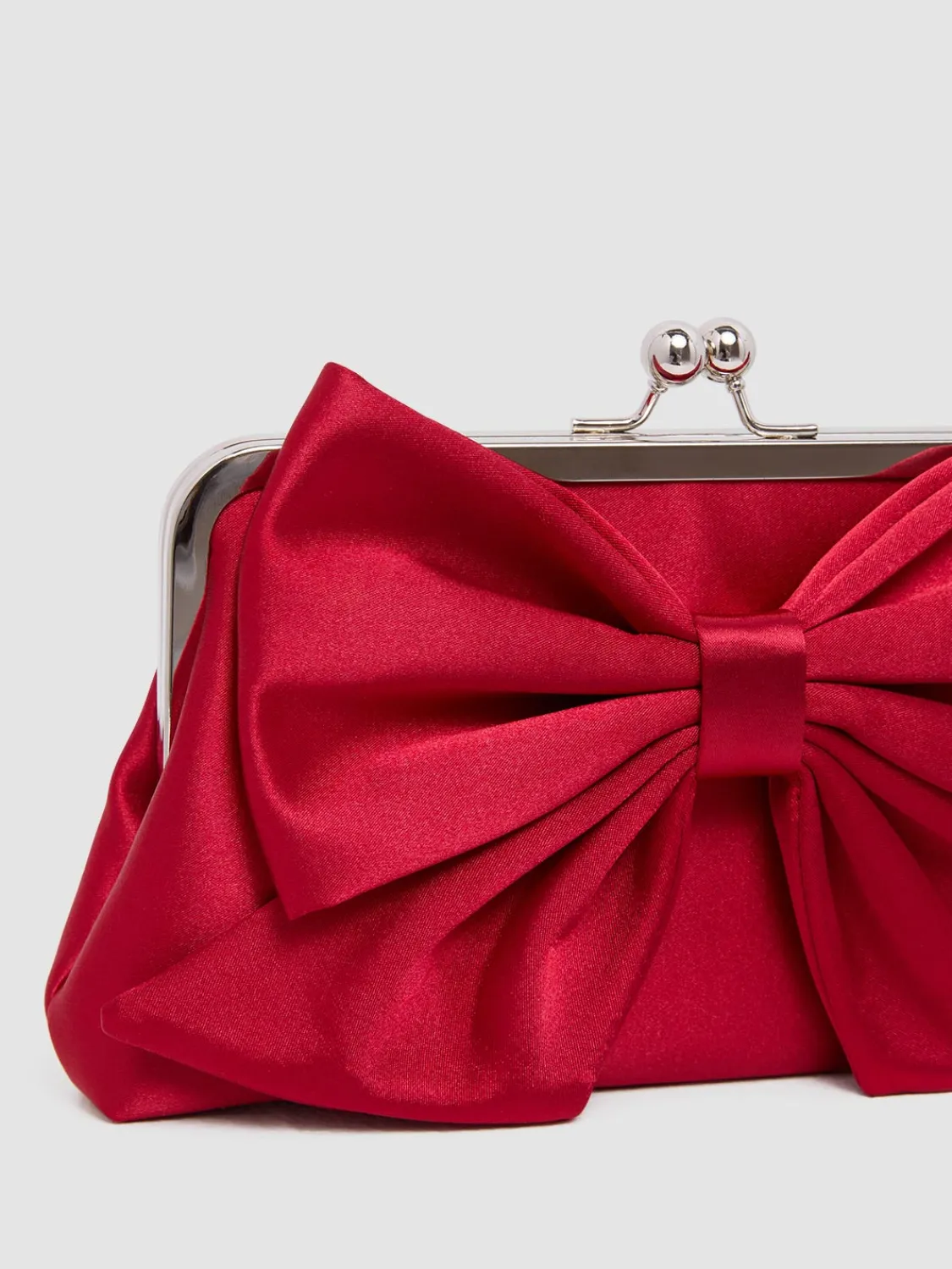 Suzy Shier Handbags By Le Château>Satin Clutch With Bow