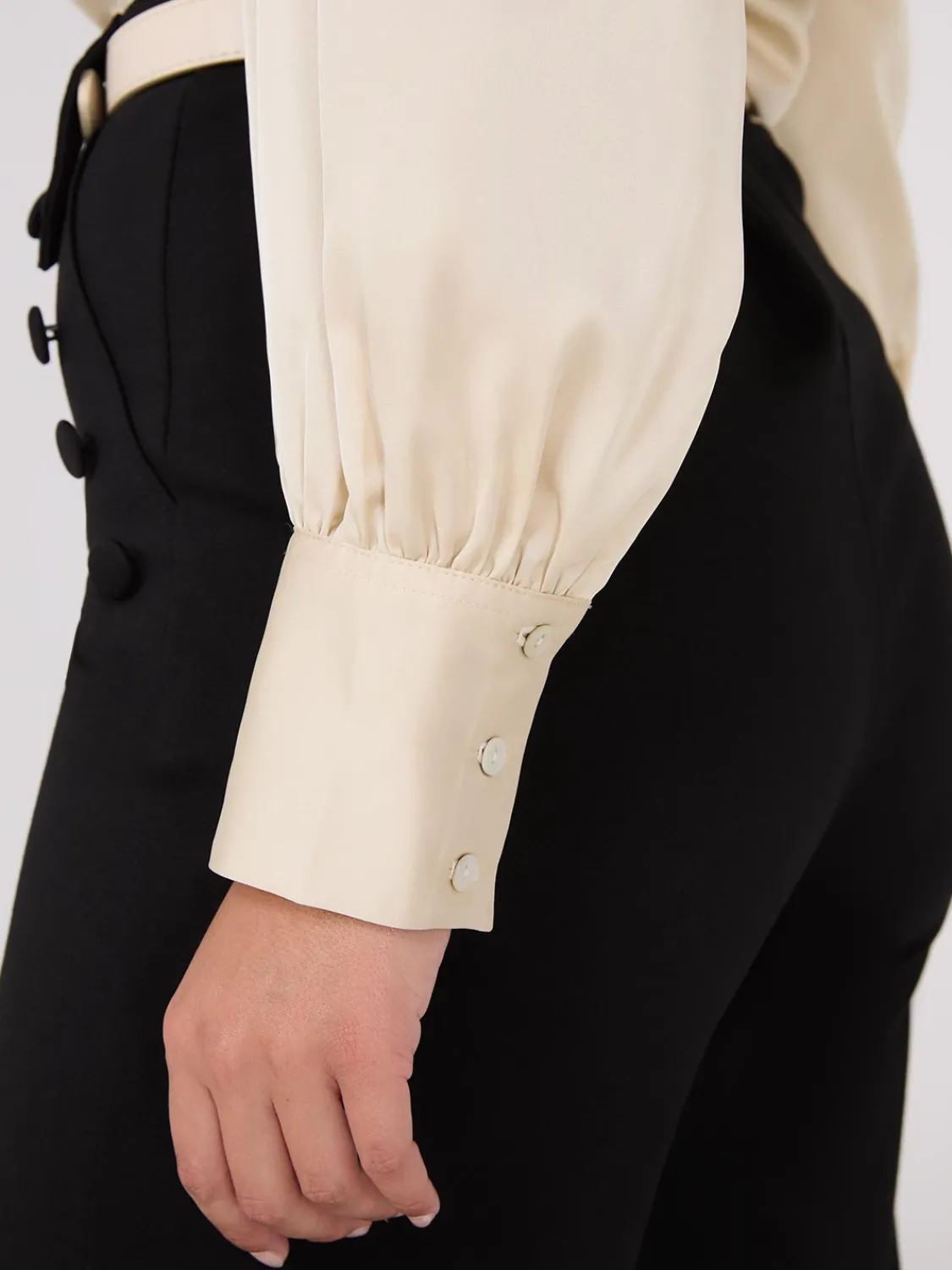 Suzy Shier Tops|Long Sleeve>Satin Volume Sleeve Button-Front Blouse