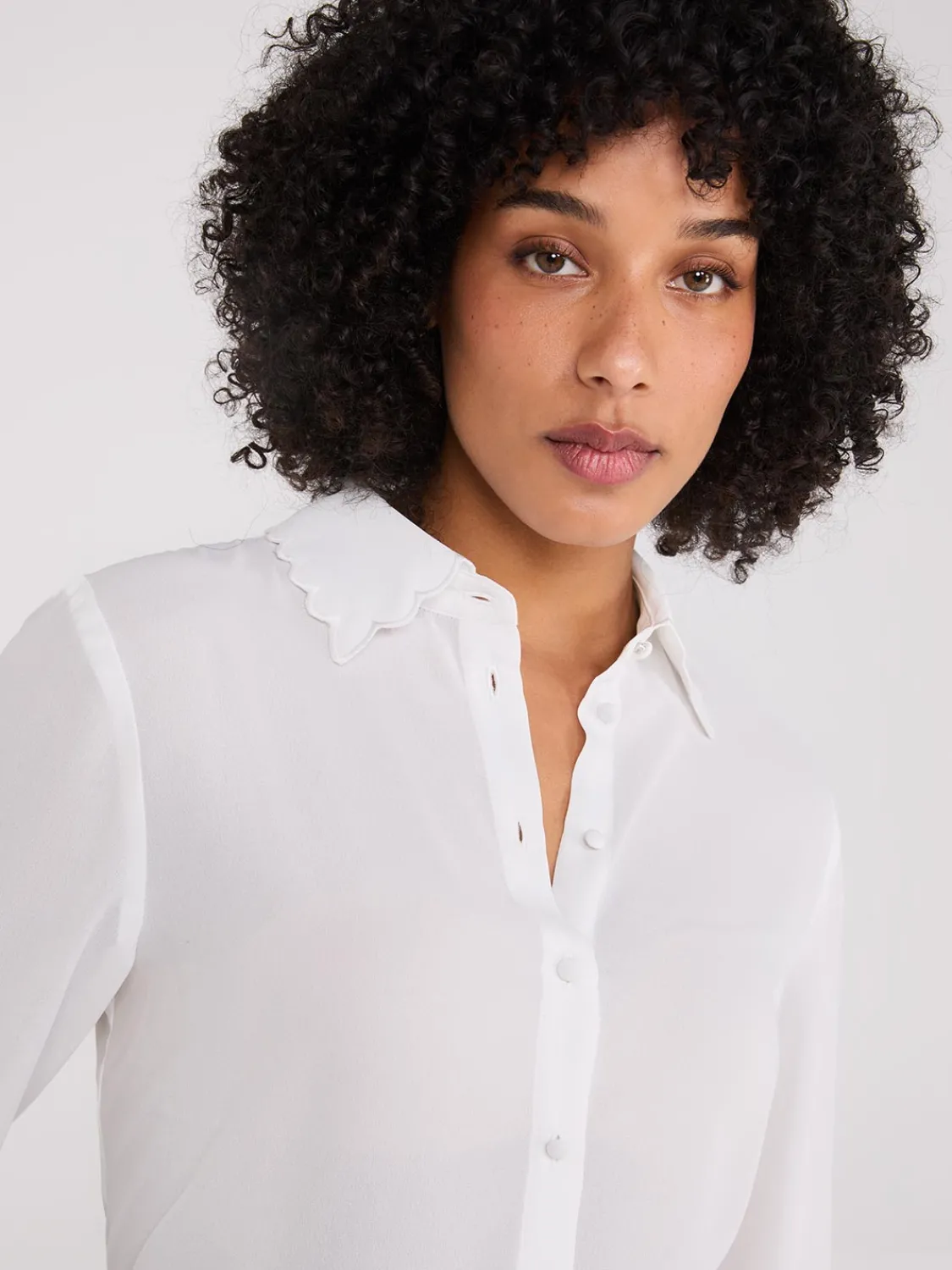 Suzy Shier Tops|Long Sleeve>Scalloped Button-Front Blouse