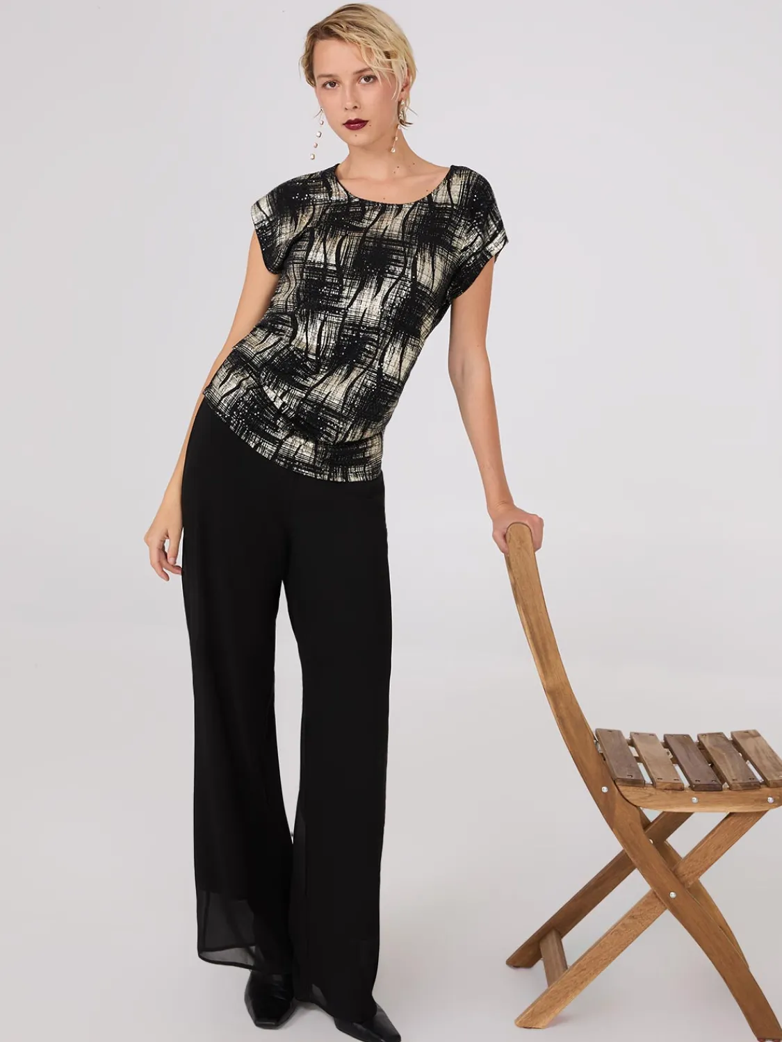 Suzy Shier Short Sleeve>Sequin Abstract Print Short Sleeve Top