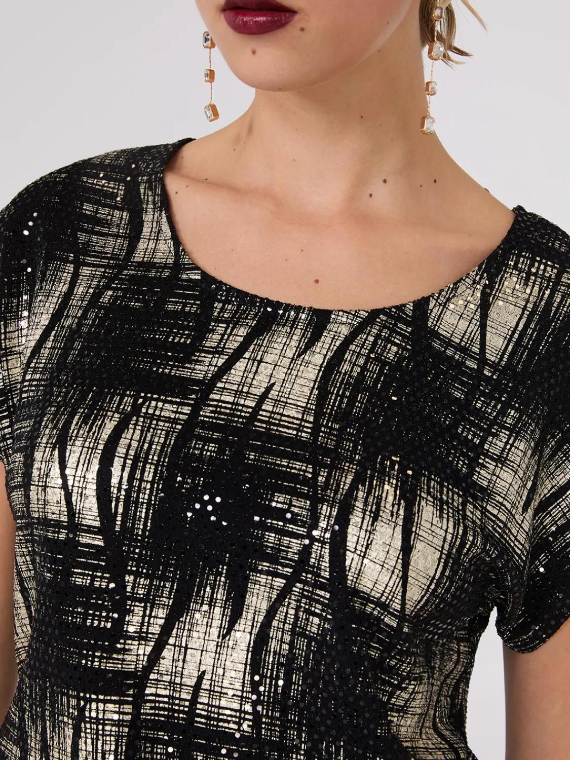 Suzy Shier Short Sleeve>Sequin Abstract Print Short Sleeve Top