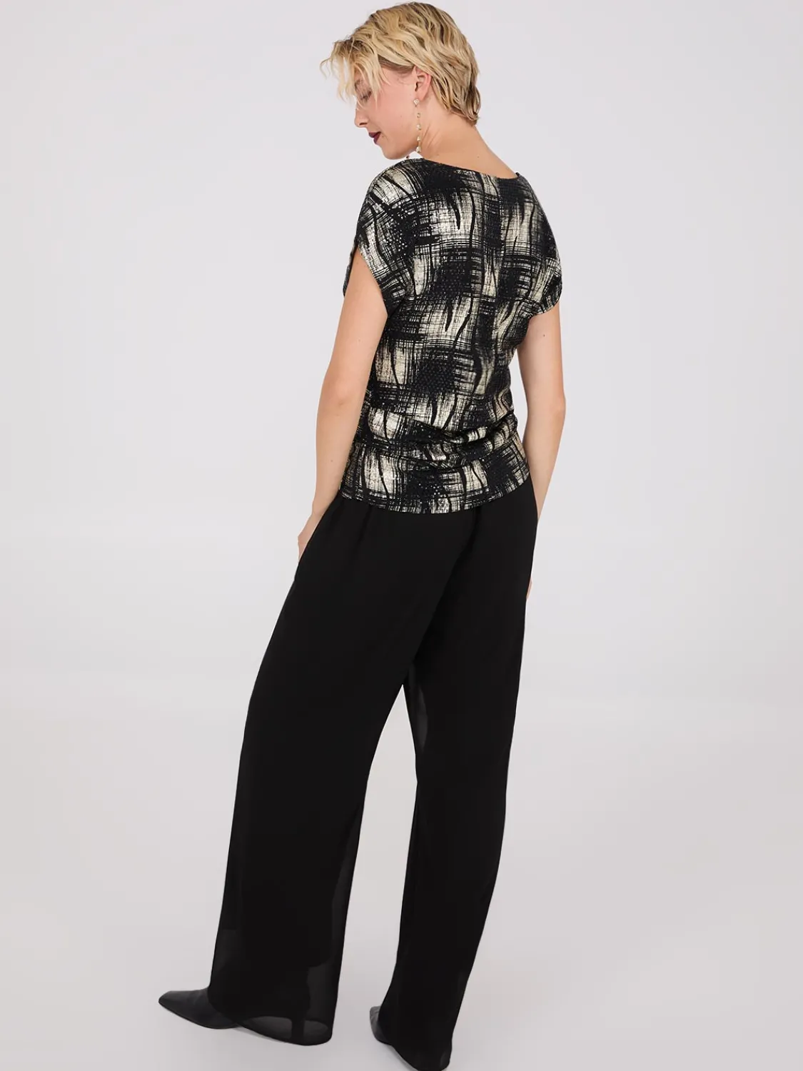 Suzy Shier Short Sleeve>Sequin Abstract Print Short Sleeve Top