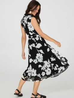Suzy Shier Midi & Maxi><noscript><img width=