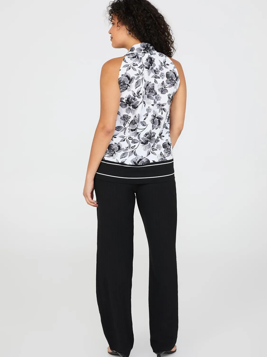 Suzy Shier Tops|Sleeveless>Sleeveless Floral Print Halter Back Top