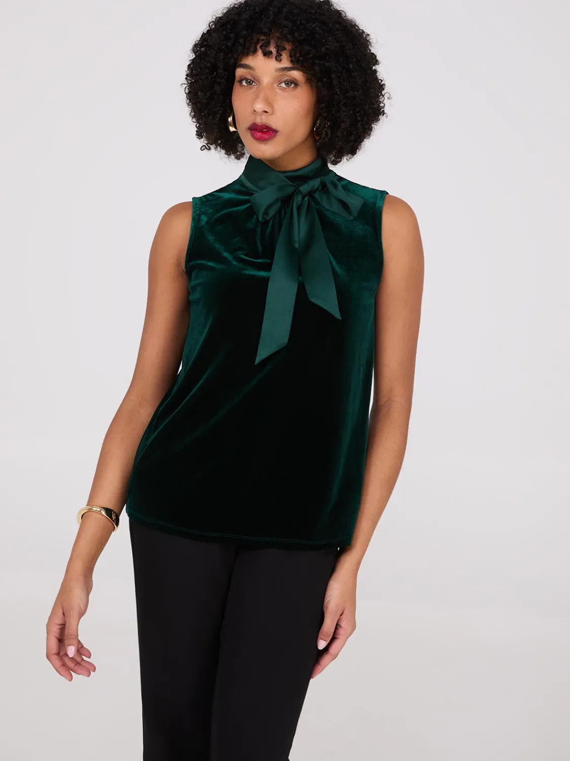 Suzy Shier Sleeveless>Sleeveless Mock Neck Velvet Top