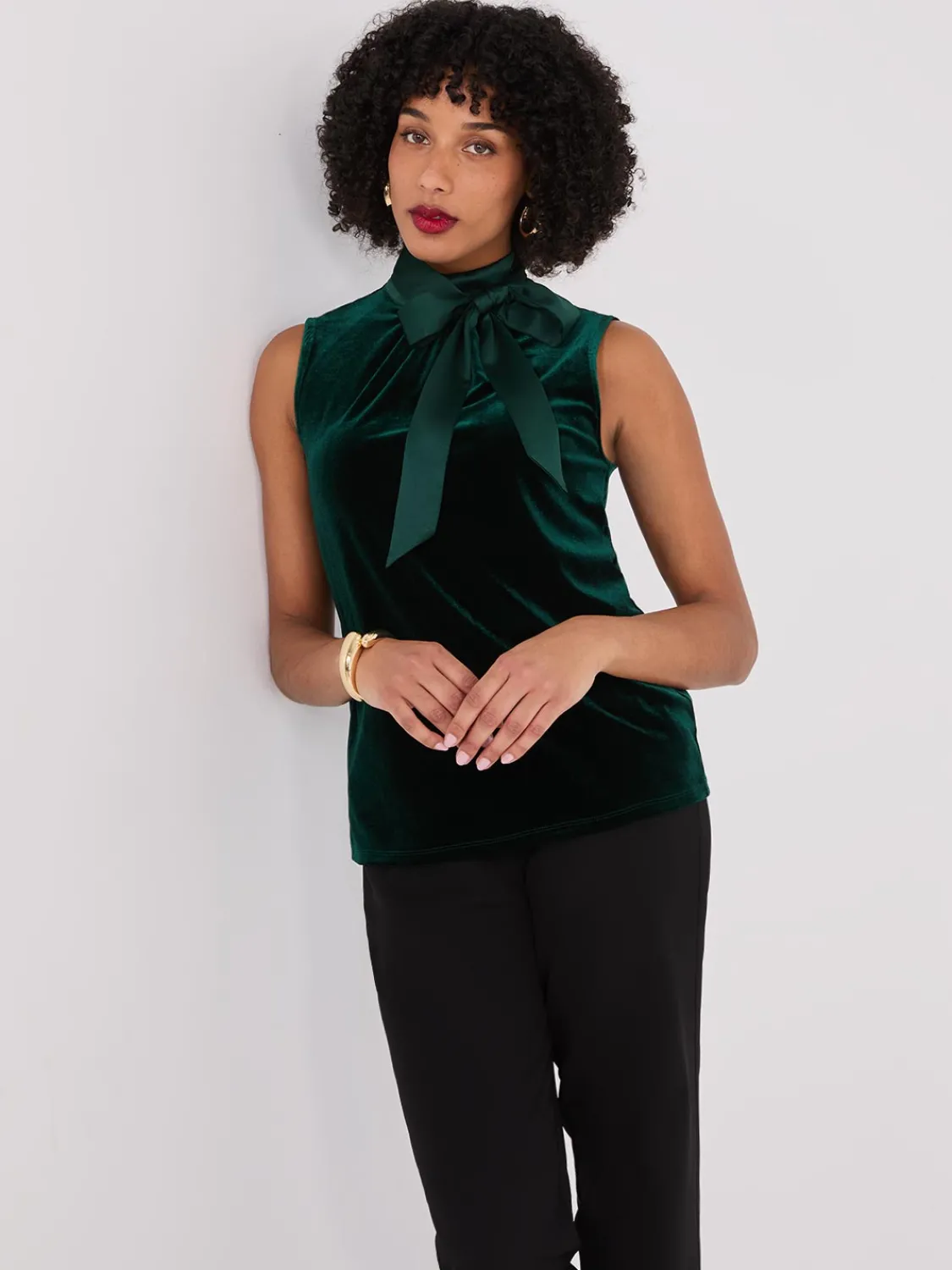 Suzy Shier Sleeveless>Sleeveless Mock Neck Velvet Top