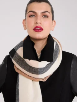 Suzy Shier Hats & Scarves & Gloves><noscript><img width=