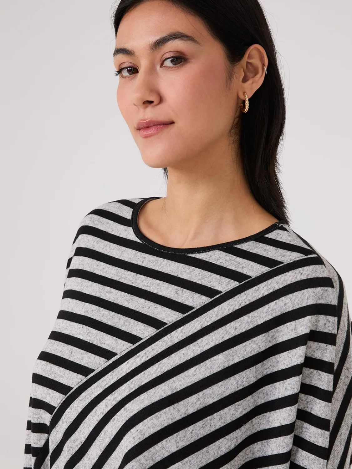Suzy Shier Long Sleeve>Striped Batwing High-Low Top