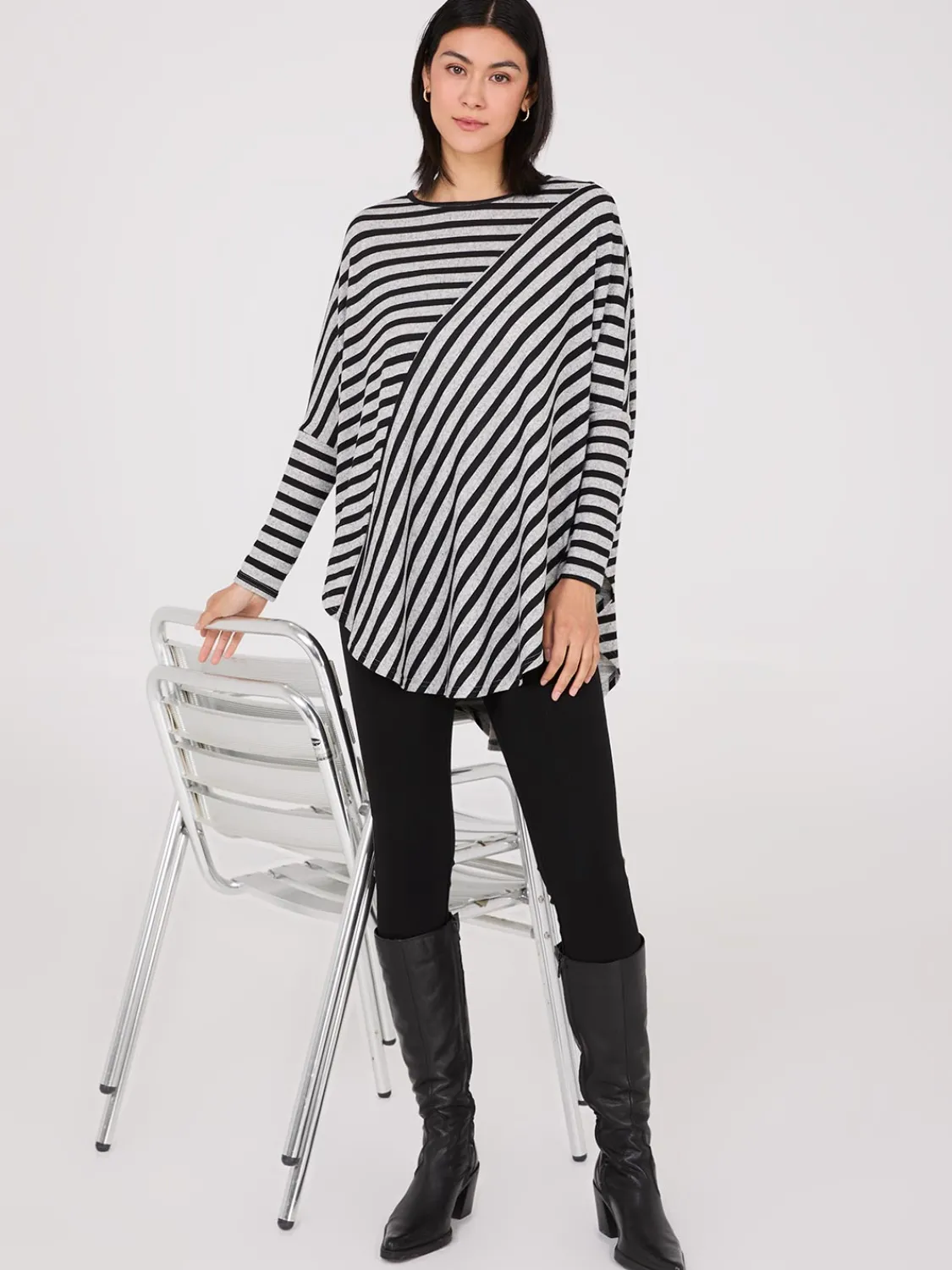 Suzy Shier Long Sleeve>Striped Batwing High-Low Top