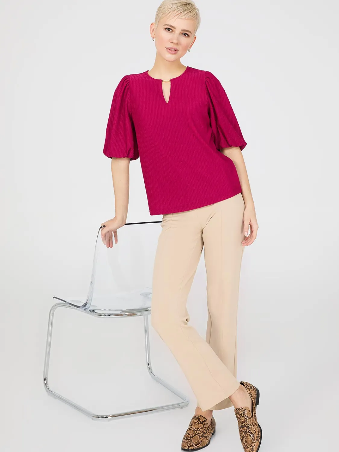 Suzy Shier Tops|Short Sleeve>Textured Jacquard Top With Front Keyhole