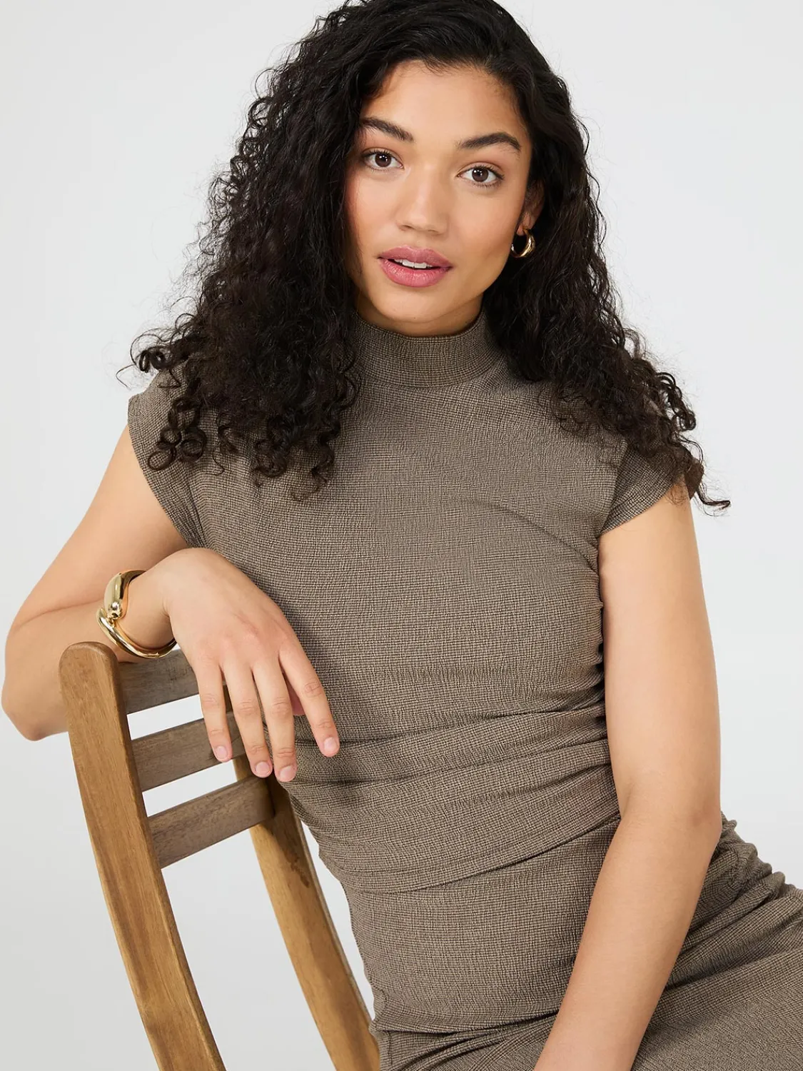 Suzy Shier Short Sleeve>Textured Mock Neck Top