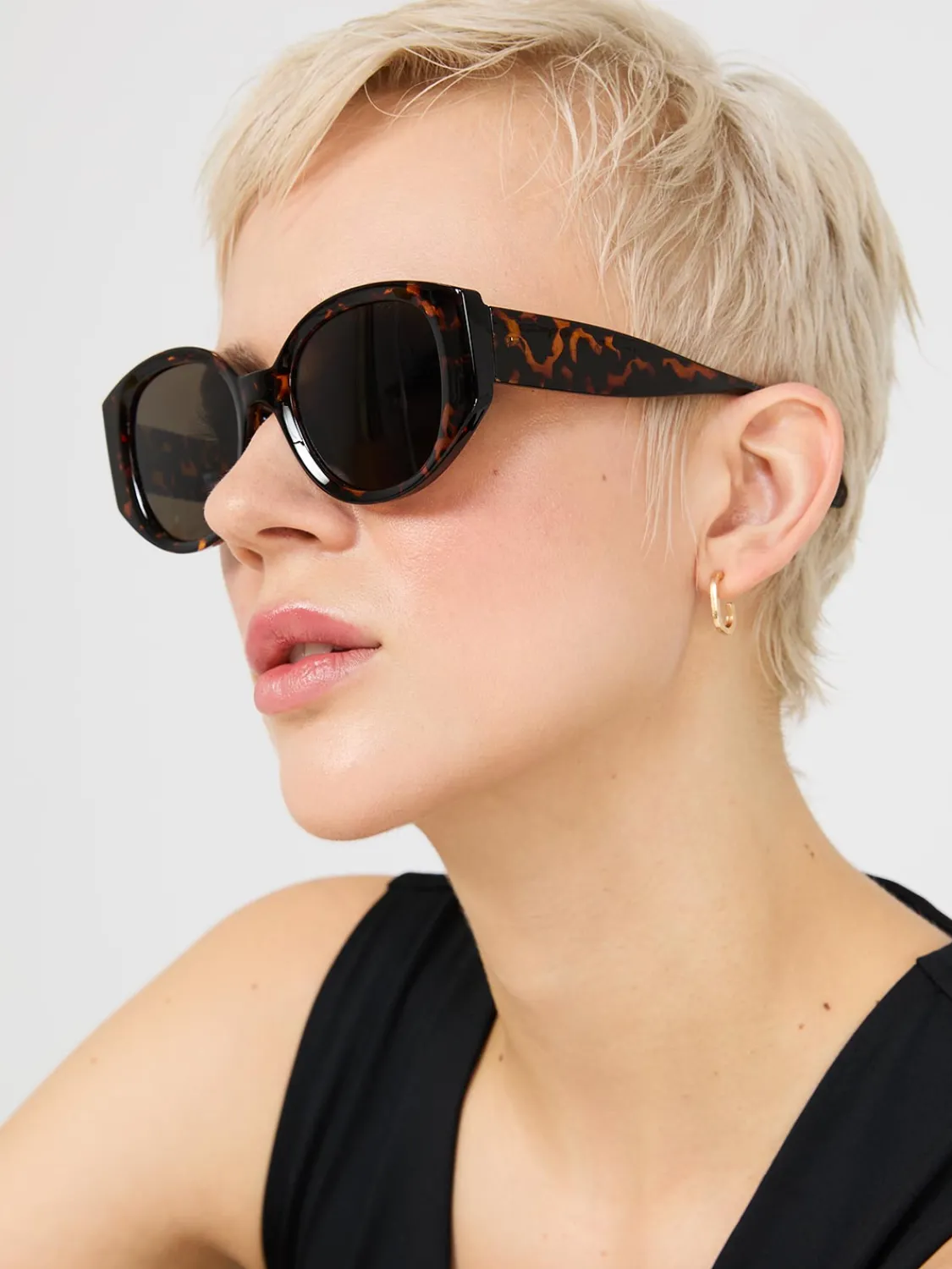 Suzy Shier Sunglasses>Tortoise Cat Eye Sunglasses