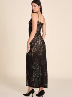 Suzy Shier Evening Gowns - Le Château>V-Neck Fitted Lace Gown